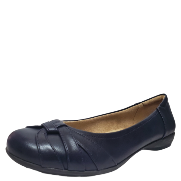 round toe naturalizer flats